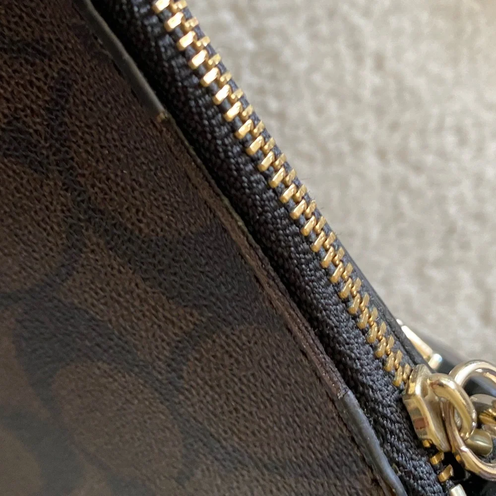 Authentic Coach wristlet - Picture 6 of 6
